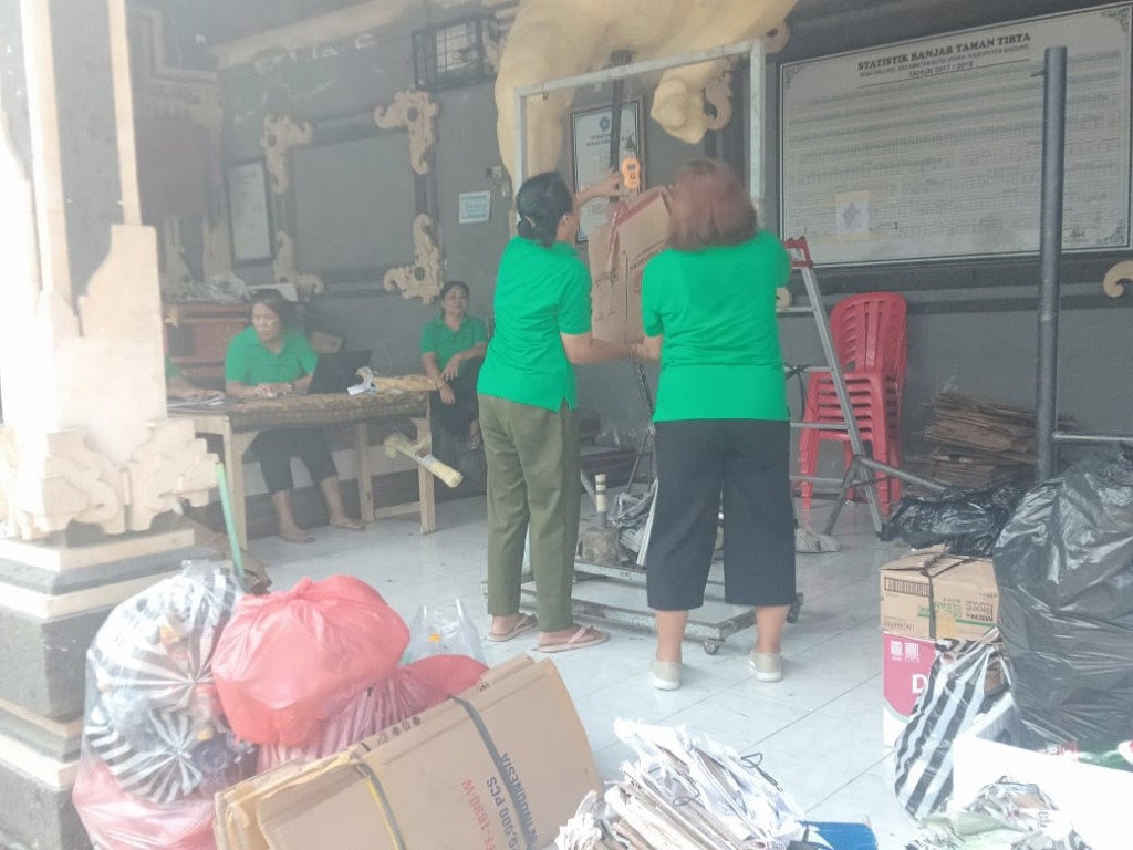 Kegiatan Rutin Bank Sampah di Banjar Kaja, Desa Dalung